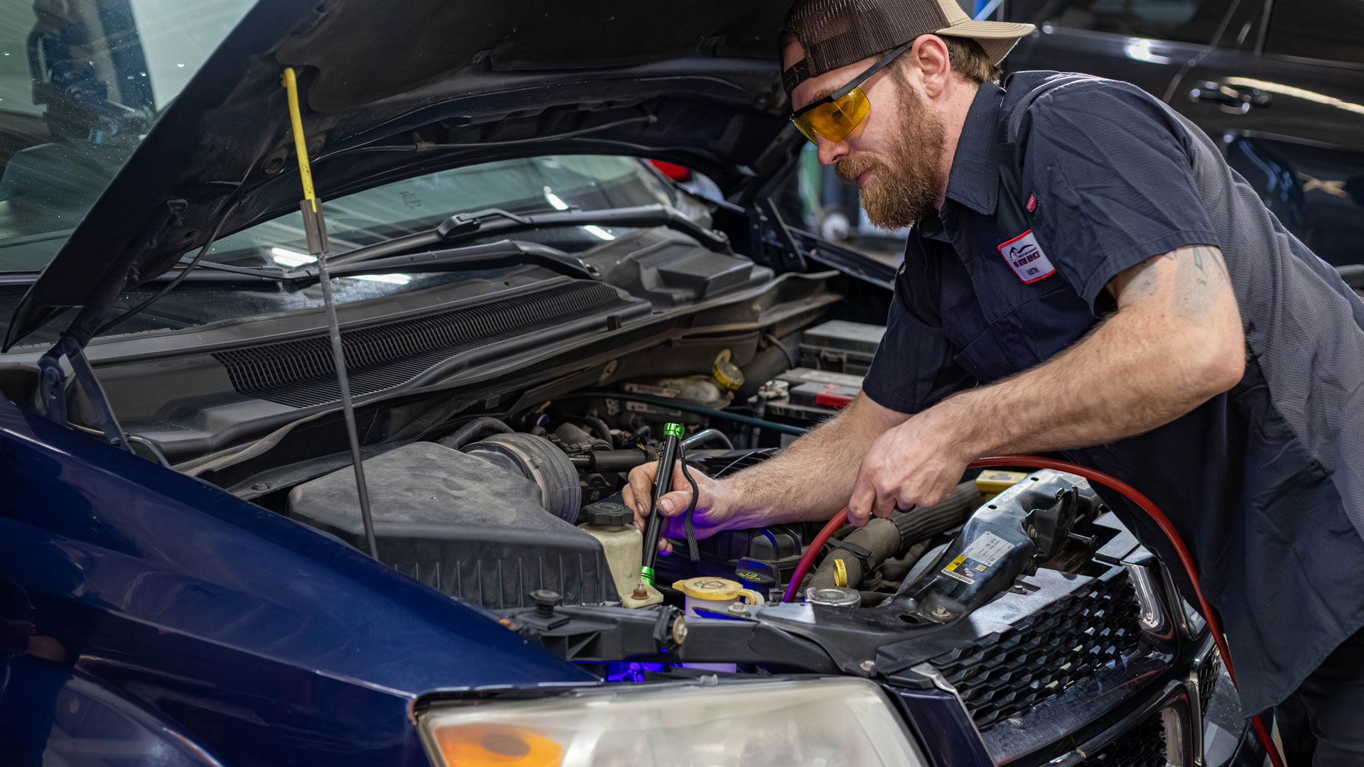 Auto-mechanic-repair-ac-diagnostics-check
